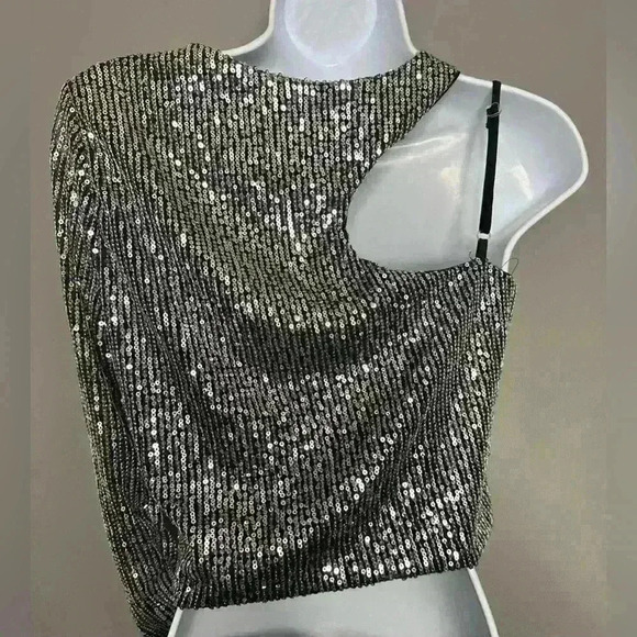 Jaidi Sequins Asymmetrical Top in Silver (494) - Picture 3 of 11
